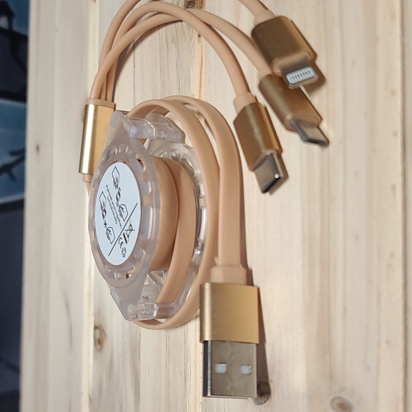 Charger  3 in 1 Cable w retractable cable iPhone, USB, USB A & C Golden - Picture 1 of 5